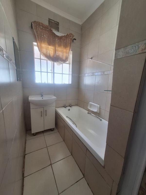 3 Bedroom Property for Sale in Oostersee Western Cape